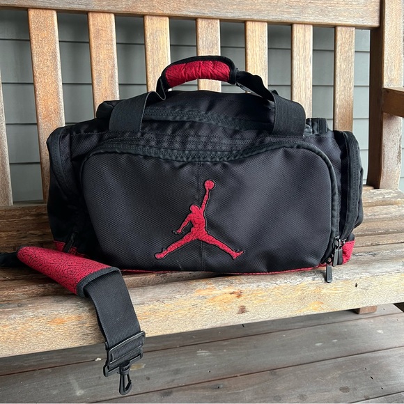 Nike Air Jordan Bags Vintage 200s Nike Air Jordan Black Duffle Bag